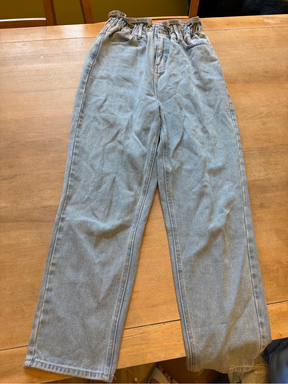Relaxed Light Wash Men’s Jeans with Elastic Waist
